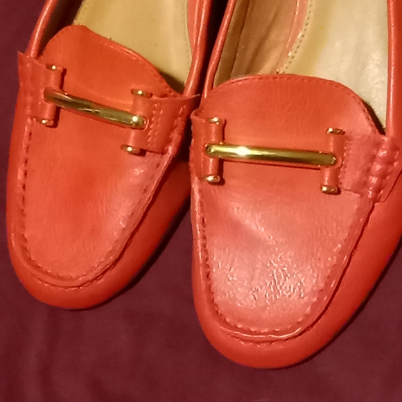 🛍️ BUNDLE ONLY 🛍️Chaps Red and Orange Loafers with Gold Accent - Picture 4 of 9